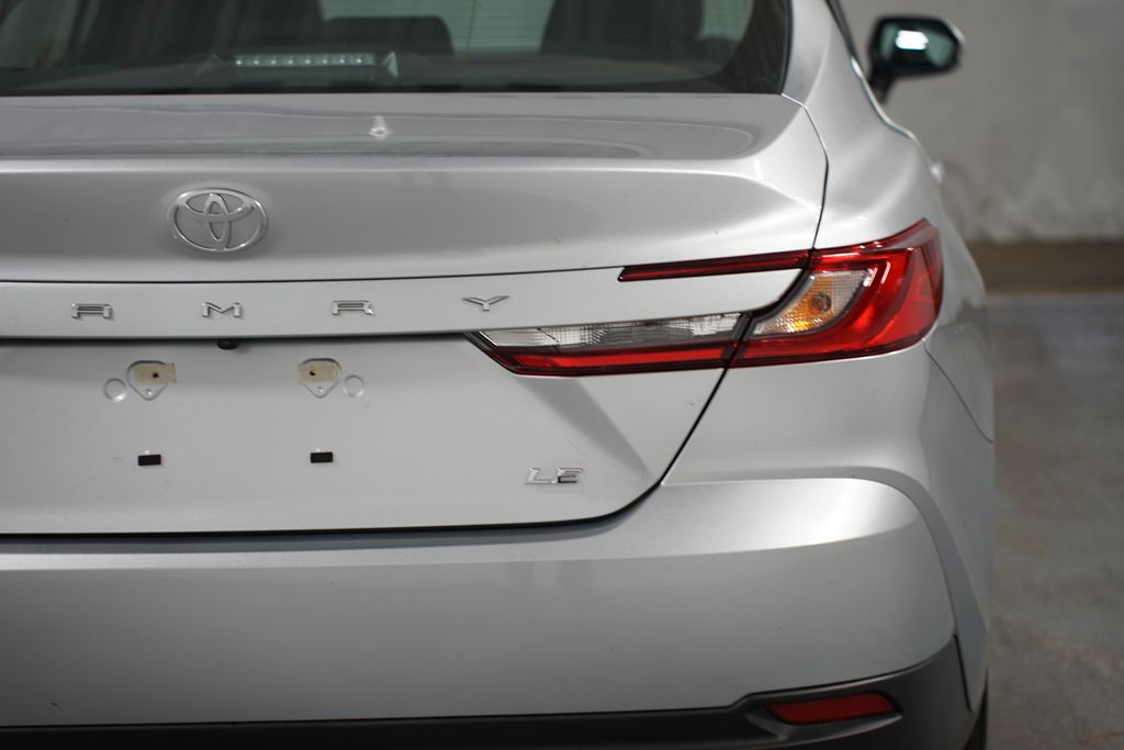 2025 Toyota Camry LE 10