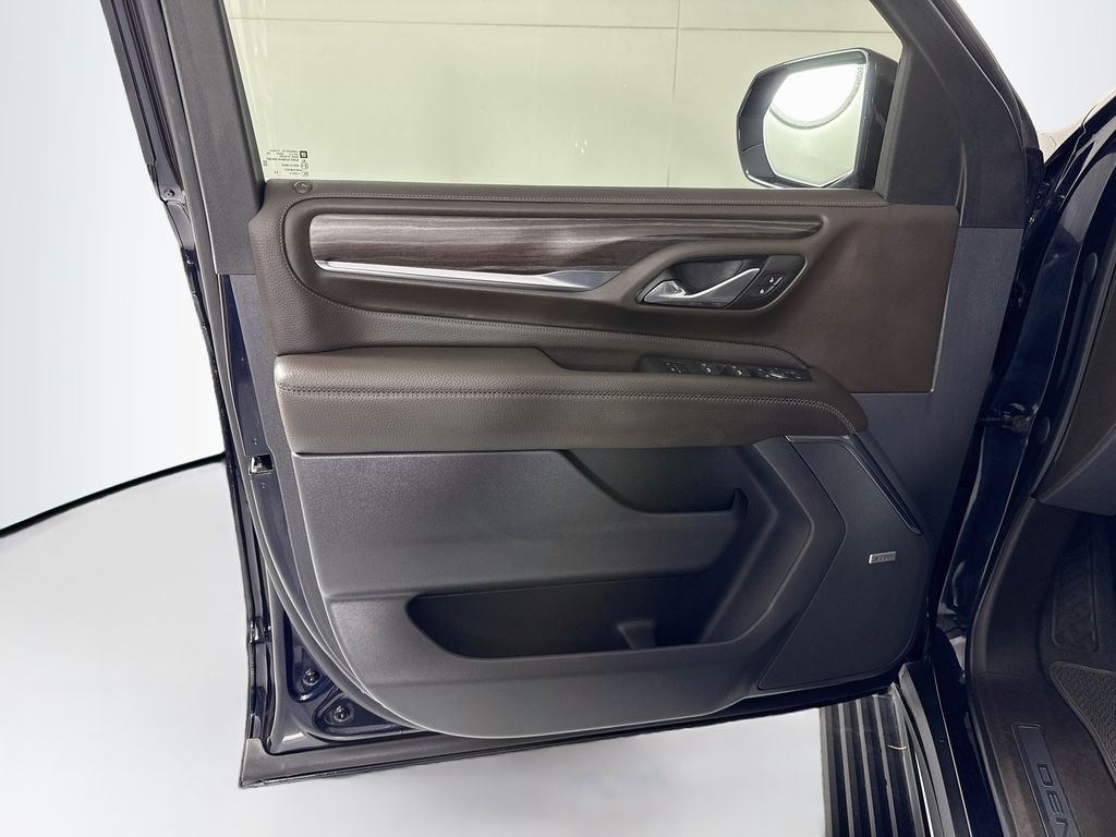 Thumbnail: 2023 GMC Yukon XL - 24
