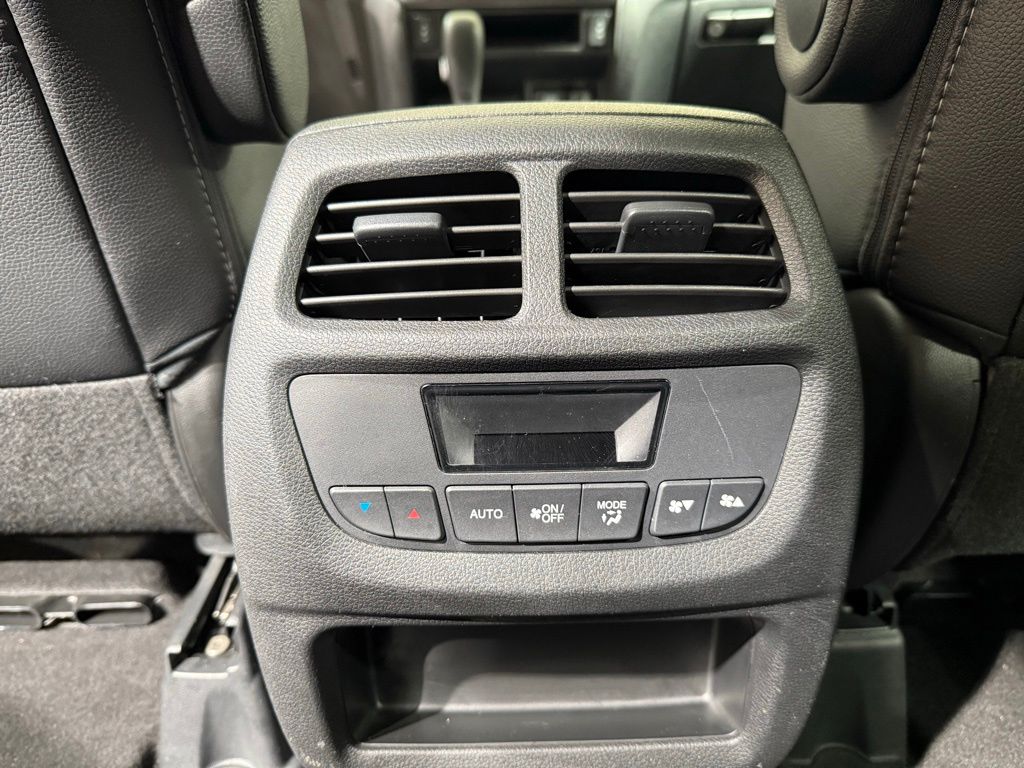 Thumbnail: 2017 Honda Pilot - 22