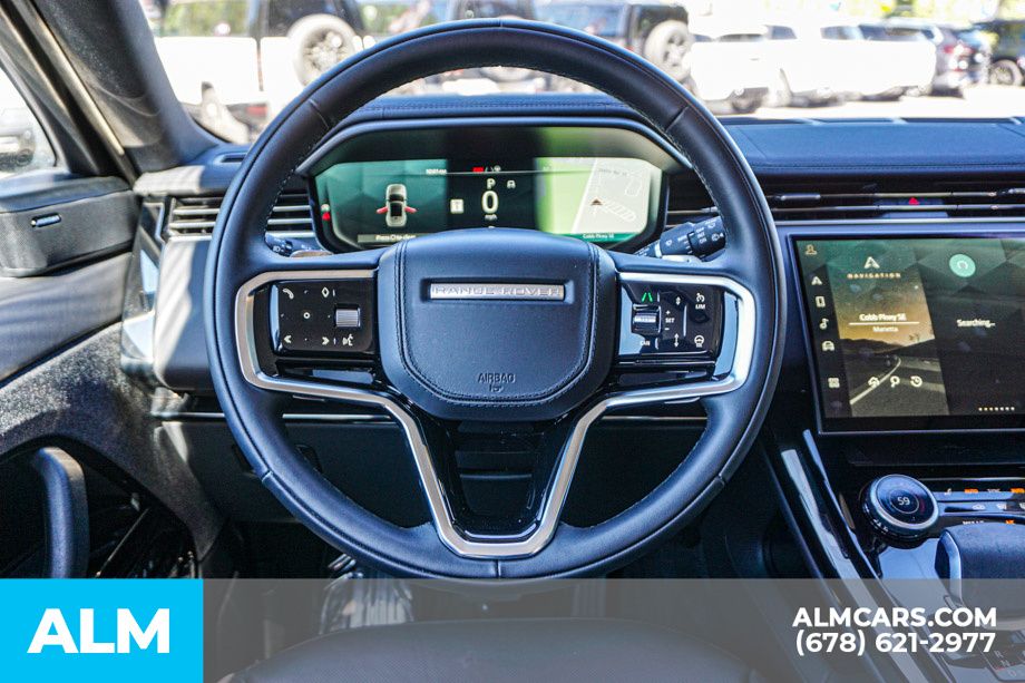 Used 2023 White Land Rover SE image 28