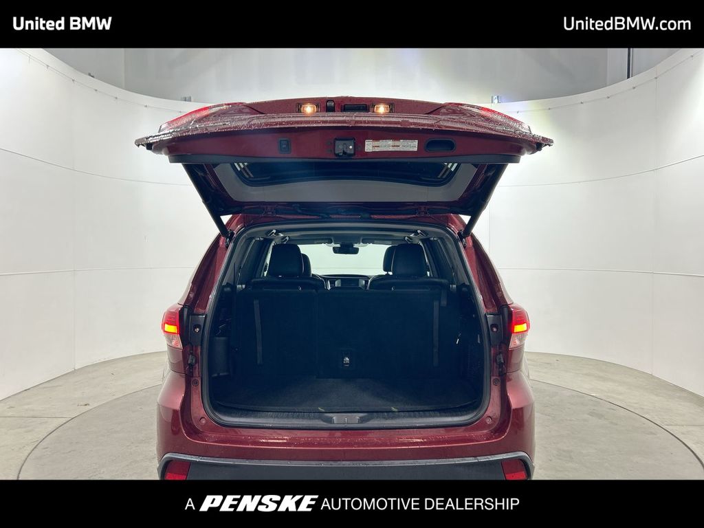 2019 Toyota Highlander SE 22