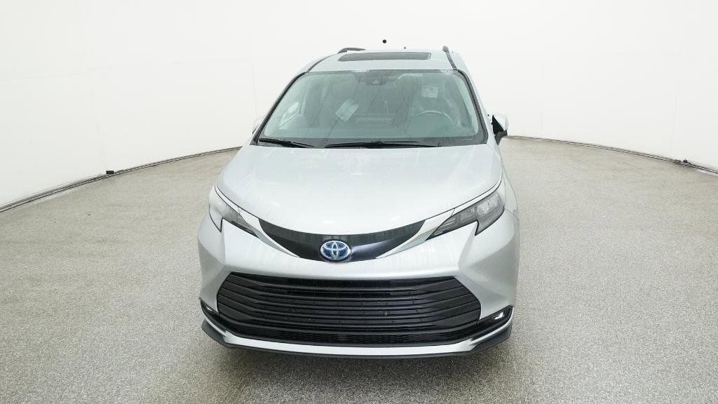 Thumbnail: 2025 Toyota Sienna - 11