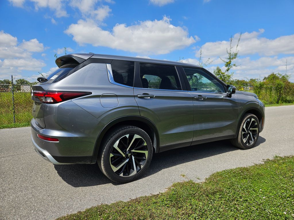 Thumbnail: 2023 Mitsubishi Outlander - 5