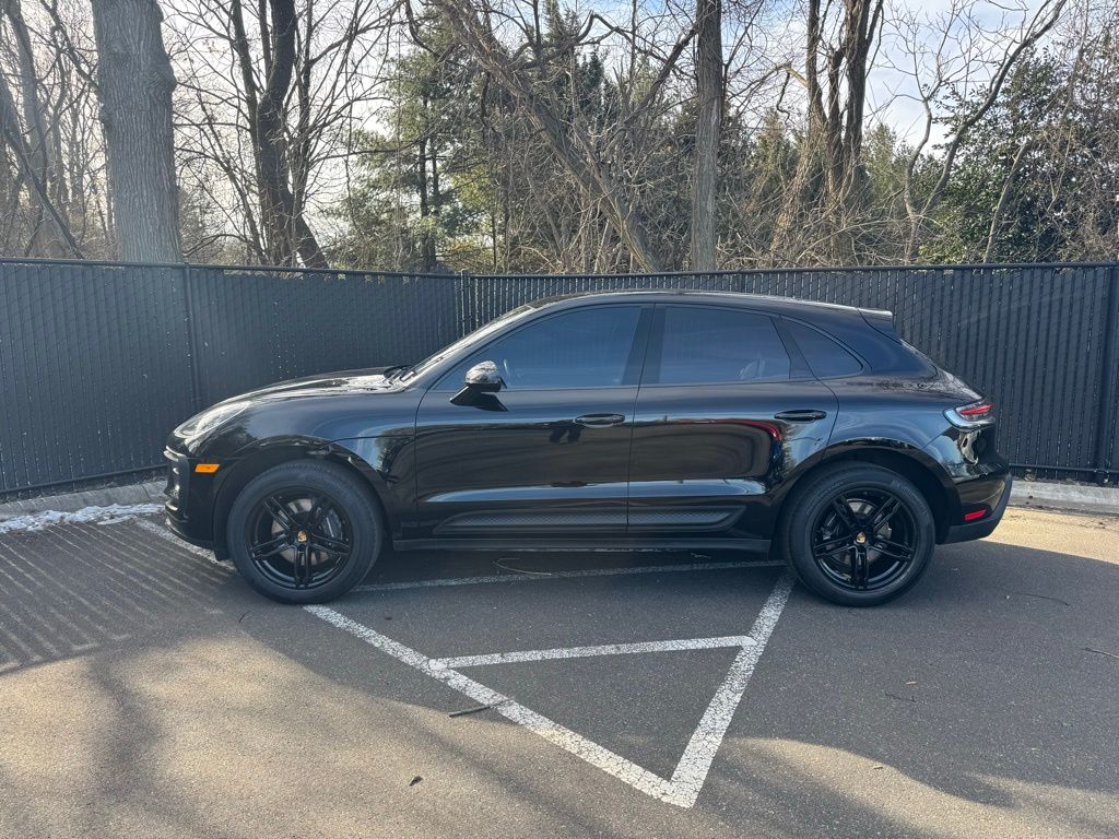 2022 Porsche Macan  2