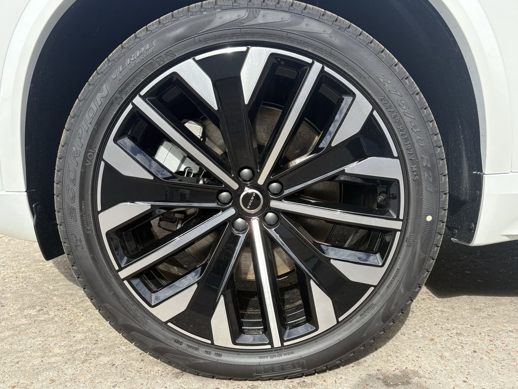 New 2026 White Volvo T8 Ultra image 9