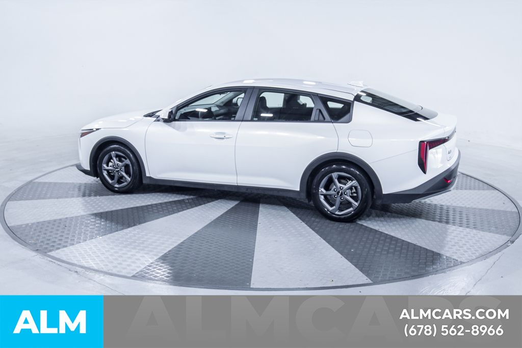 Used 2025 White Kia LXS image 5