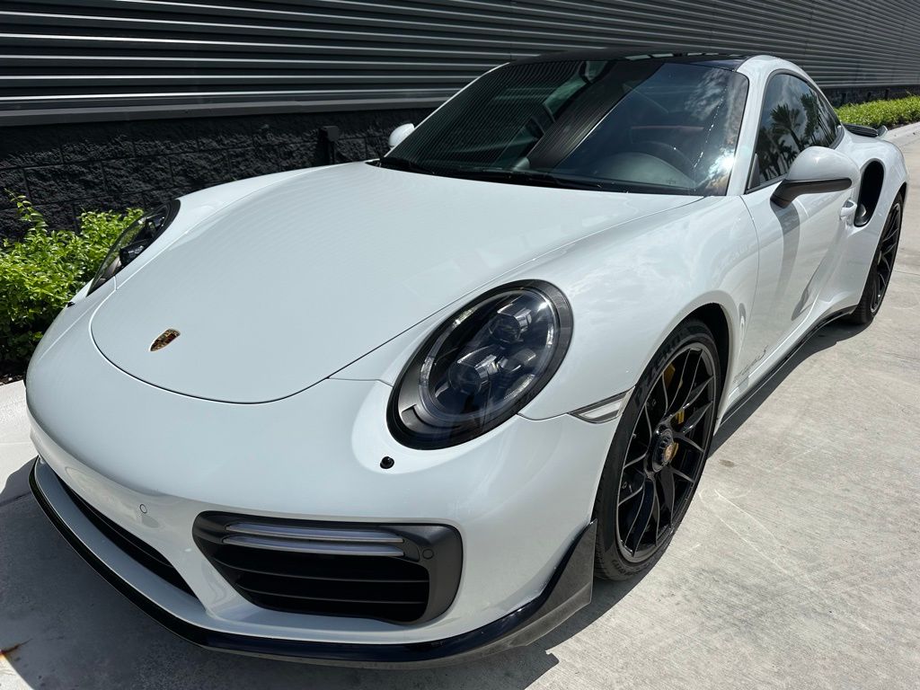 Thumbnail: 2017 Porsche 911 - 6