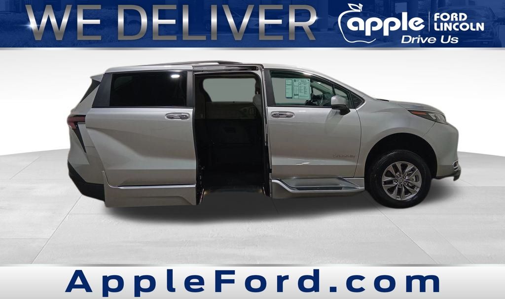 2024 Toyota Sienna XLE