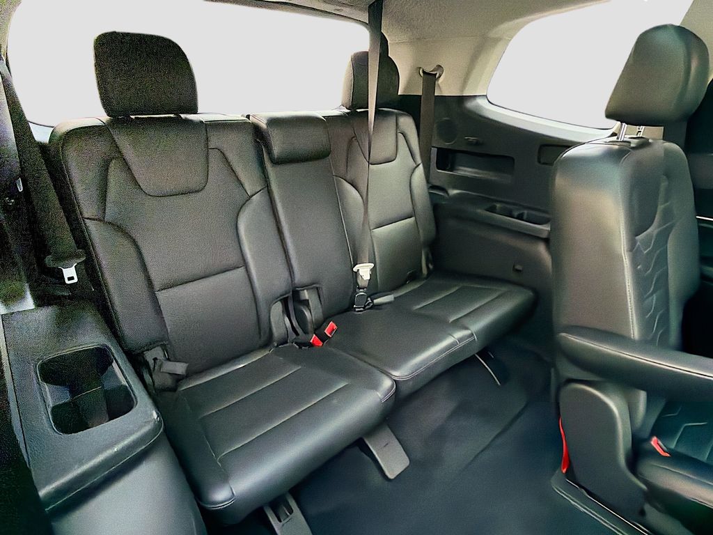 Used 2021 White Kia SX image 28