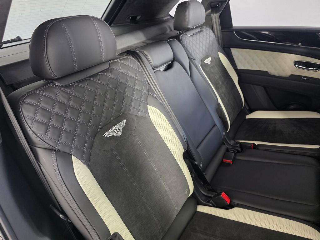 Used 2022 White Bentley  image 28