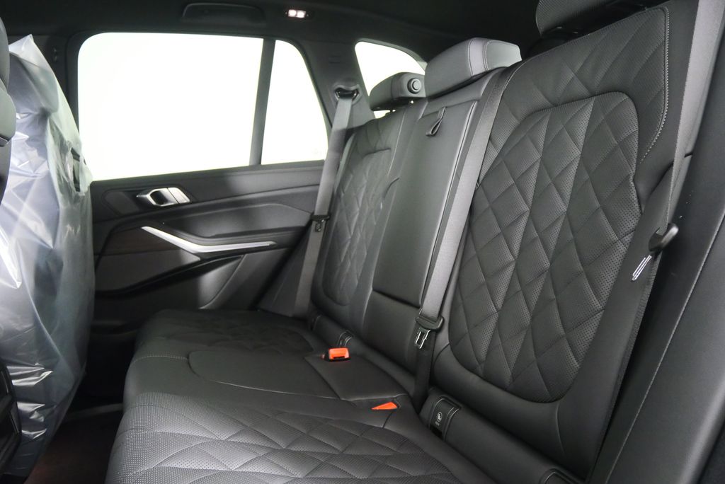 Thumbnail: 2026 BMW X5 - 16