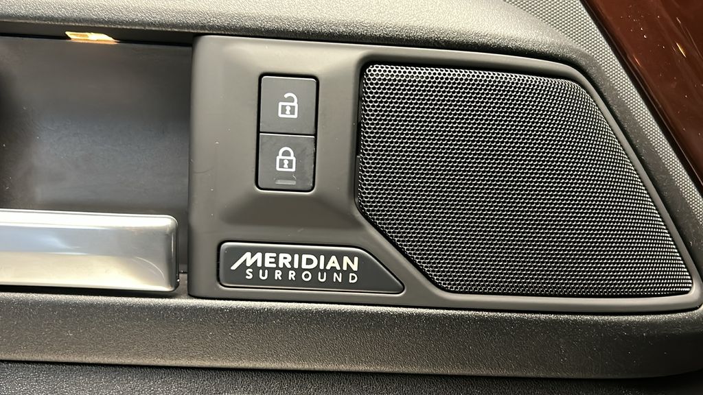 Thumbnail: 2025 Land Rover Defender - 21