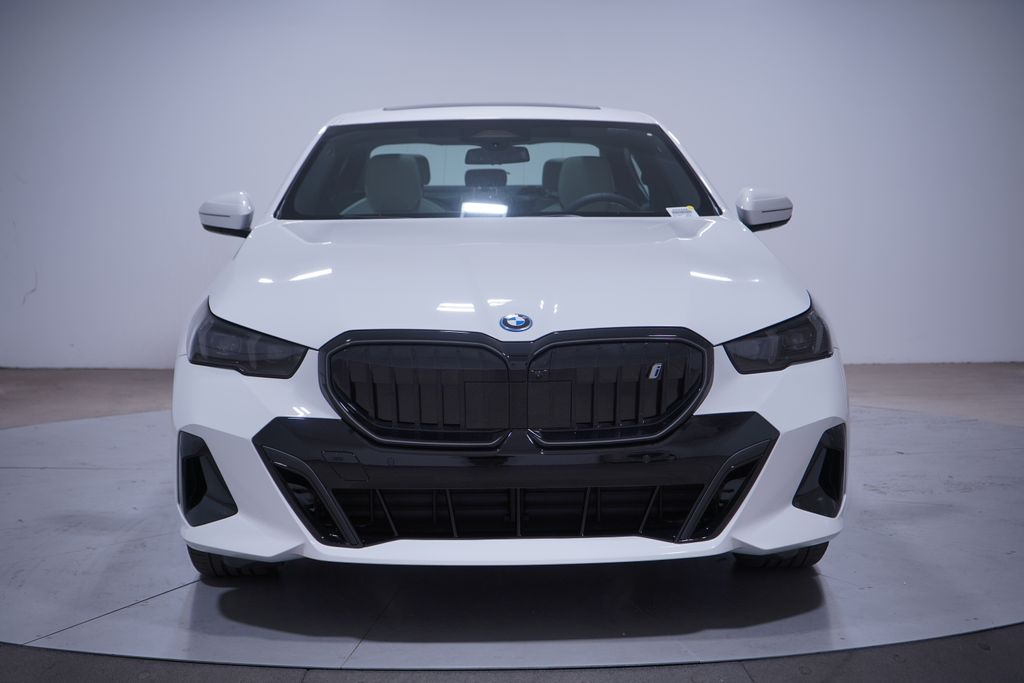 Thumbnail: 2026 BMW i5 - 4