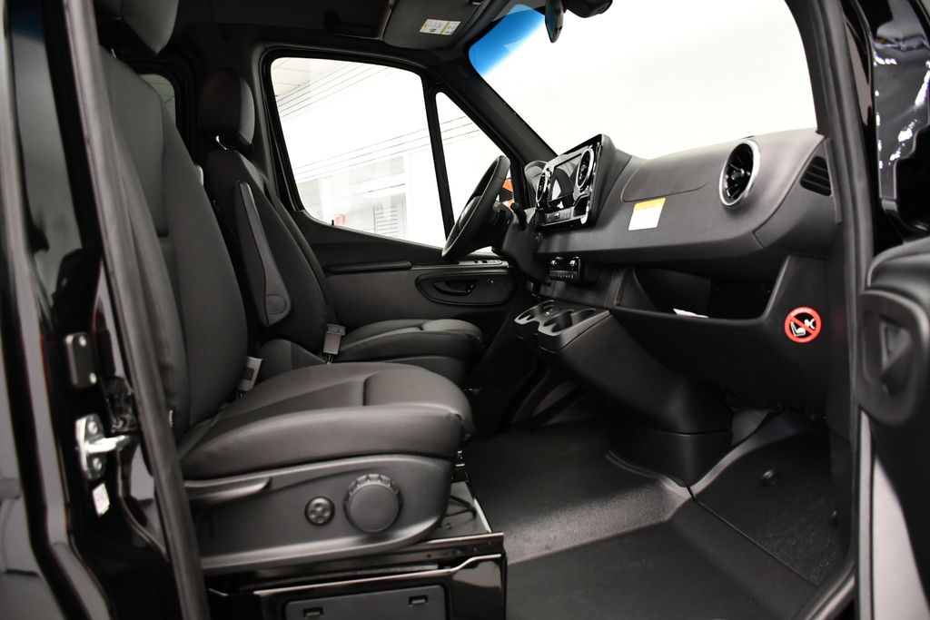 Thumbnail: 2026 Mercedes-Benz Sprinter - 32