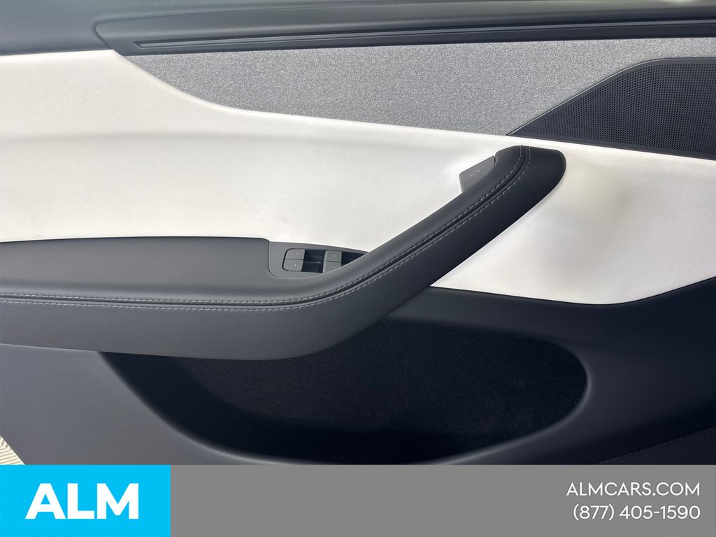2026 Tesla Model Y Long Range - Photo 14