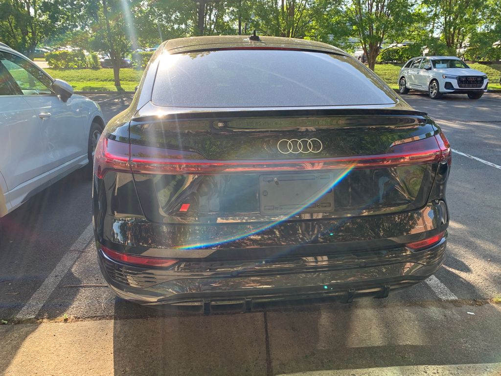 Thumbnail: 2024 Audi Q8 e-tron - 7