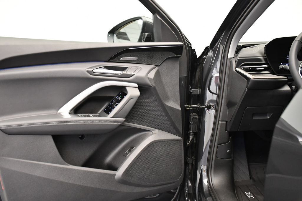 Thumbnail: 2025 Audi Q5 - 30