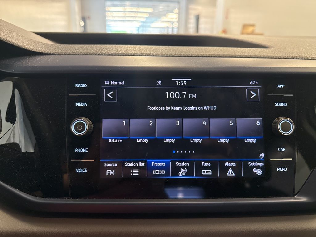2023 Volkswagen Taos SE photo 19