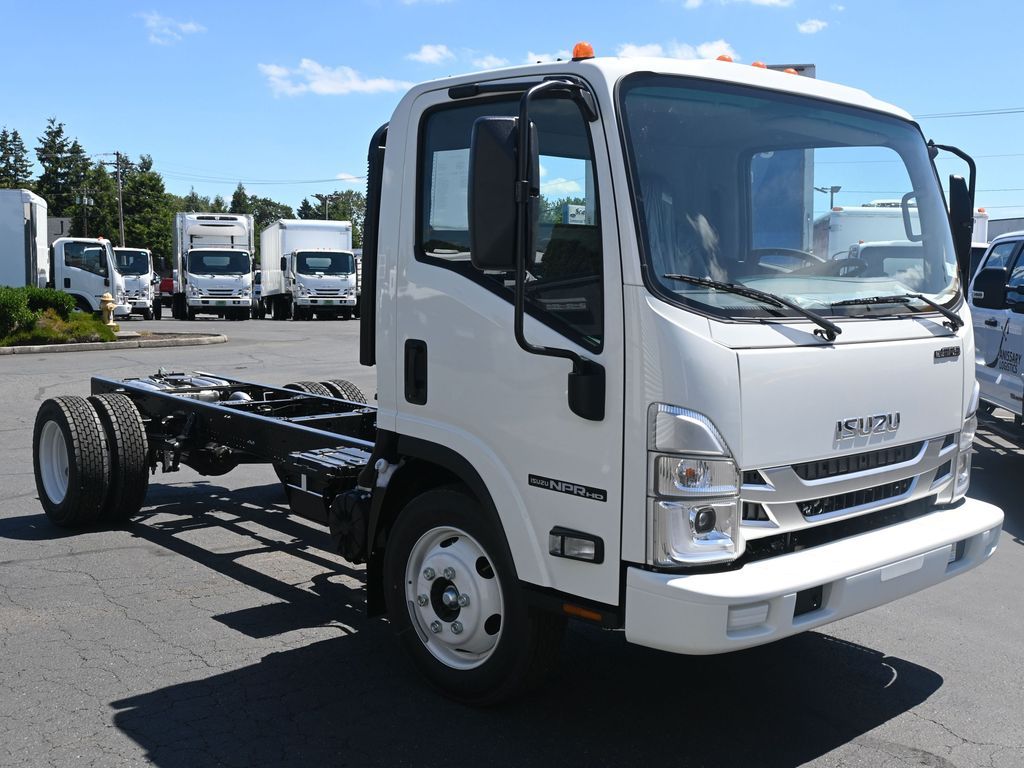2025 Isuzu NPR HD 