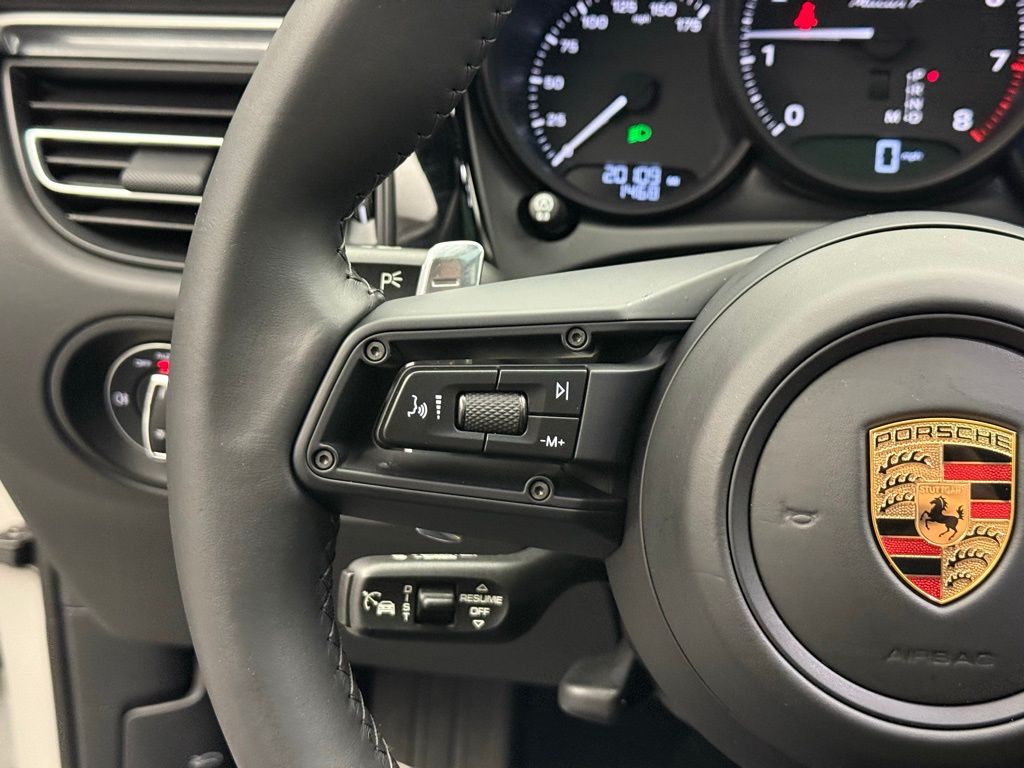 Thumbnail: 2023 Porsche Macan - 13