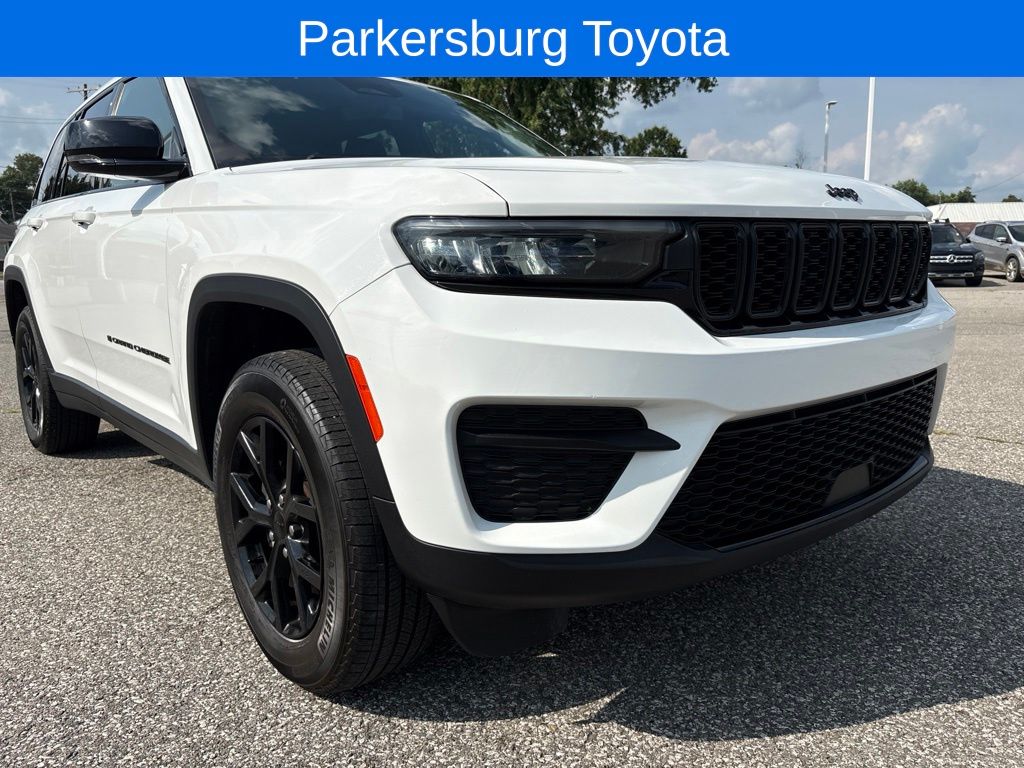 Bright White Clearcoat 2024 Jeep Grand Cherokee SUV / Crossover Four-Wheel Drive 8-Speed Automatic
