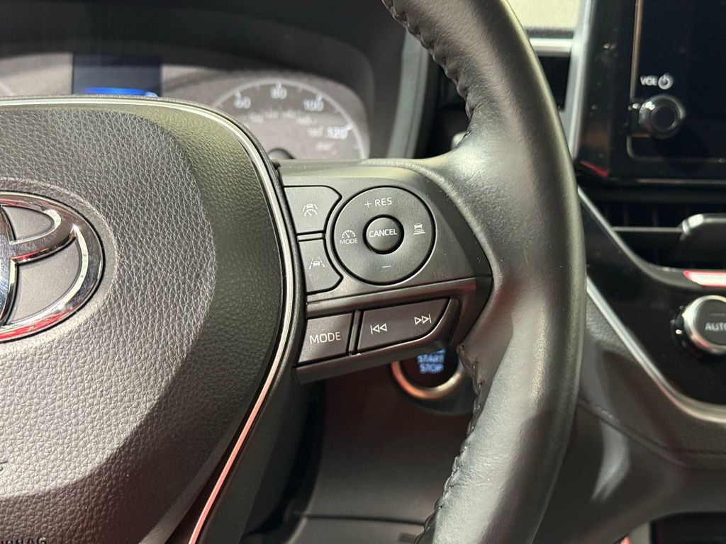 2023 Toyota Corolla Cross LE 24