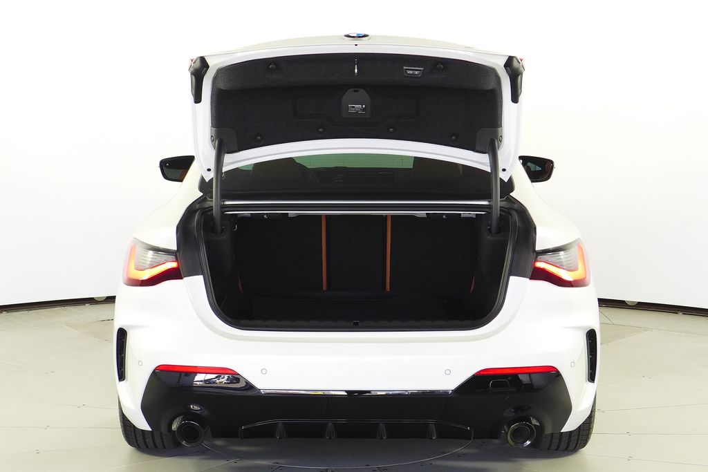 Thumbnail: 2026 BMW 4 Series - 10