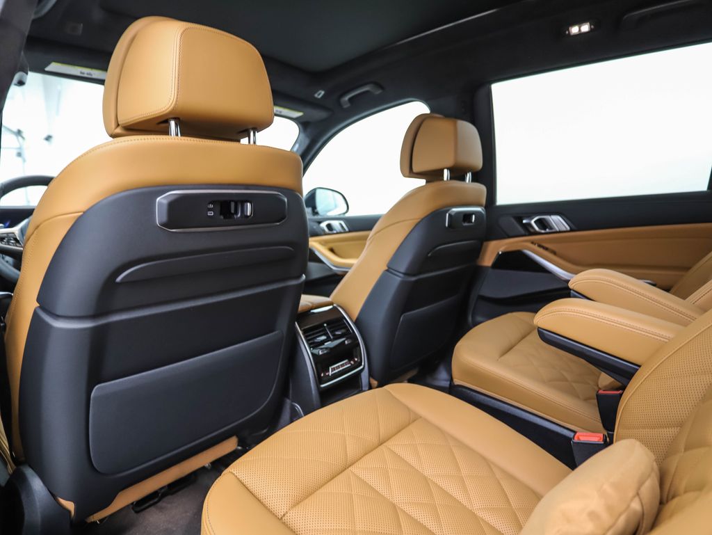 Thumbnail: 2026 BMW X7 - 20