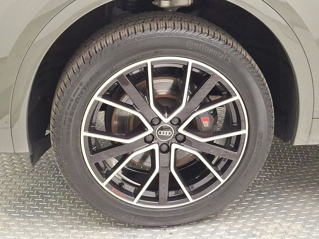 Thumbnail: 2023 Audi SQ5 - 8