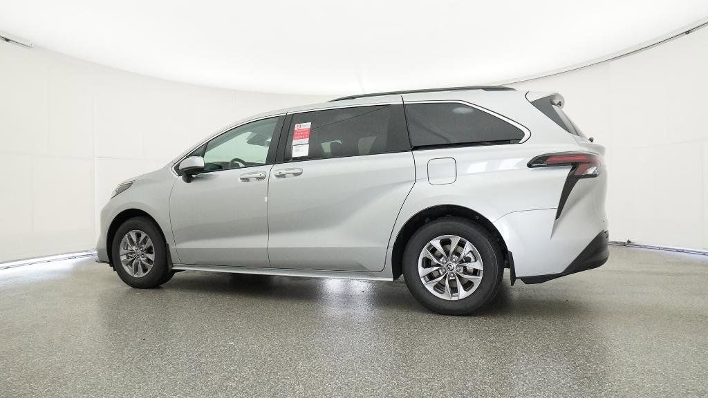 Thumbnail: 2025 Toyota Sienna - 14