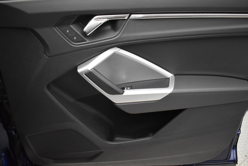 Thumbnail: 2025 Audi Q3 - 20