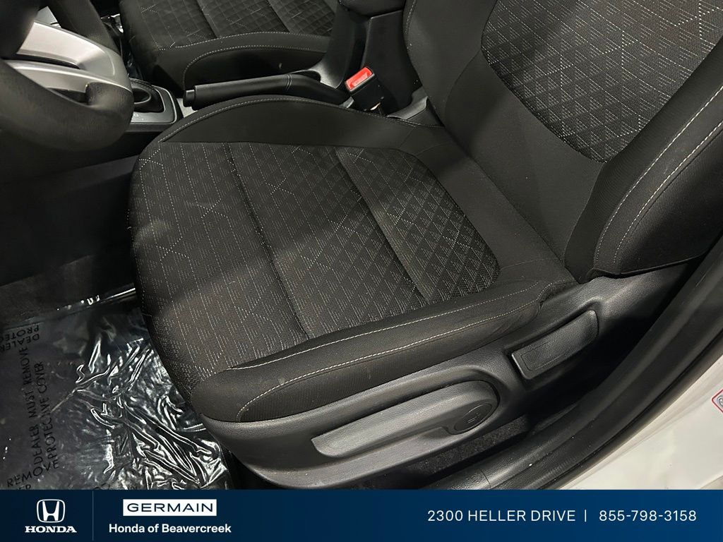 Used 2023 White Kia S image 19