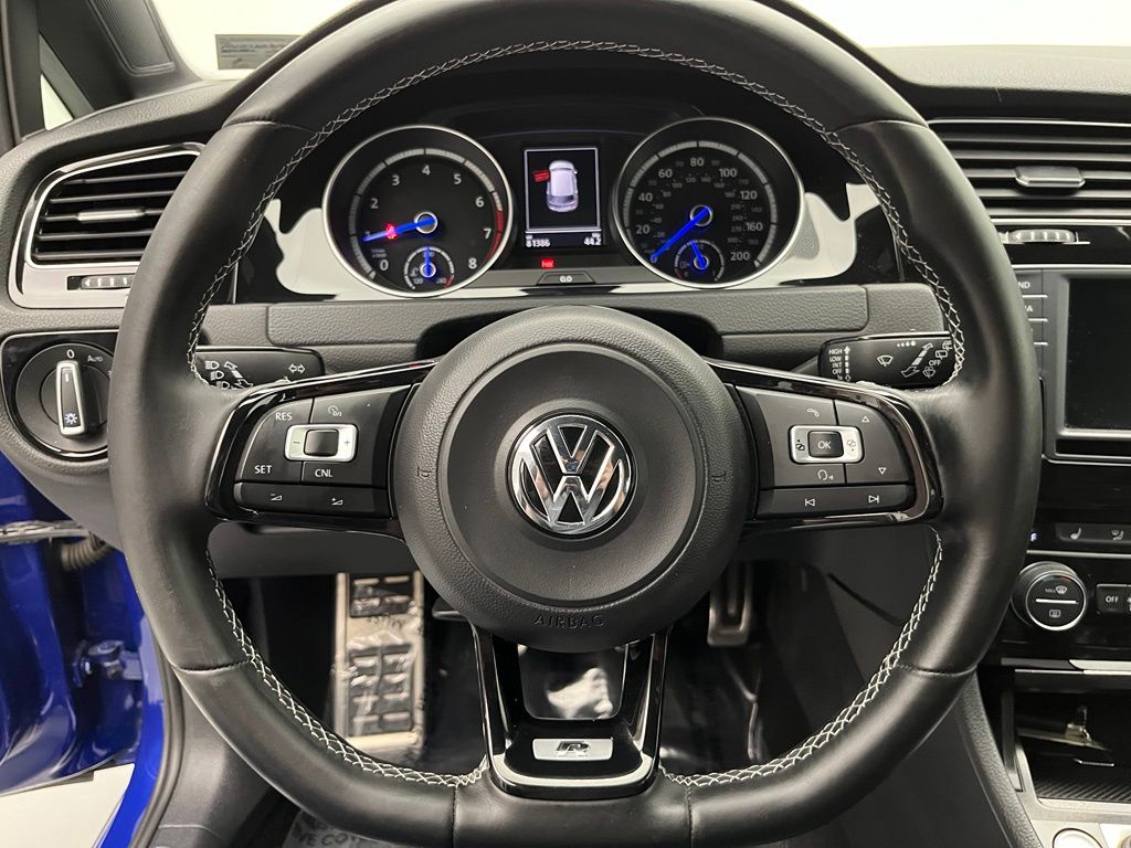 Thumbnail: 2016 Volkswagen Golf - 12