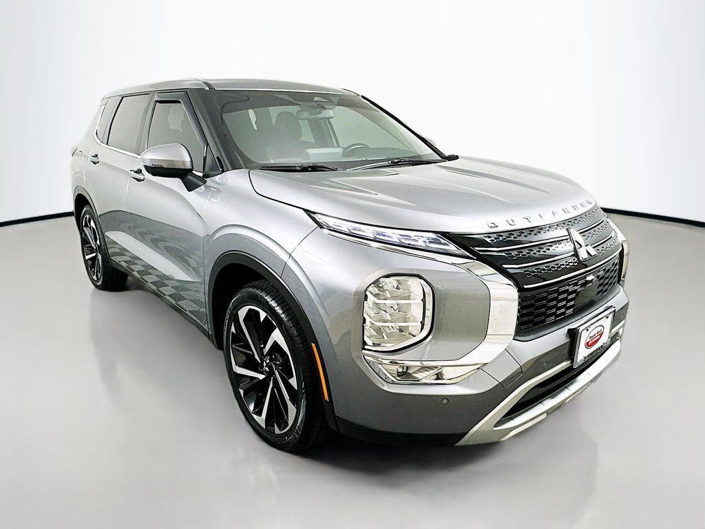 Thumbnail: 2022 Mitsubishi Outlander - 3