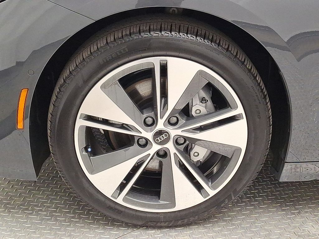 Thumbnail: 2025 Audi e-tron S - 8