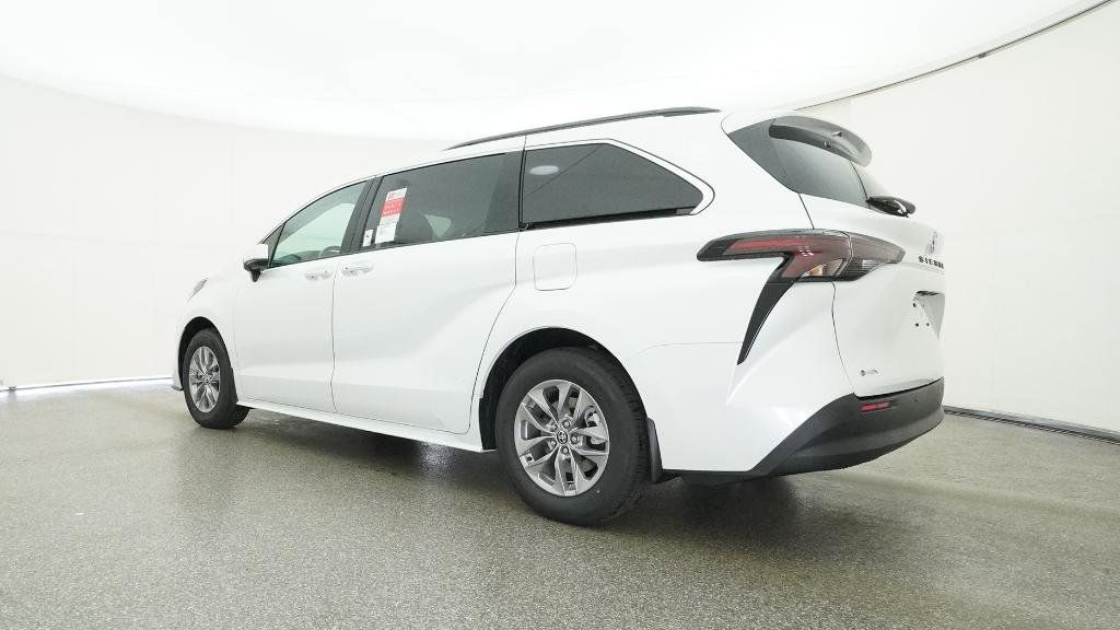 Thumbnail: 2025 Toyota Sienna - 17