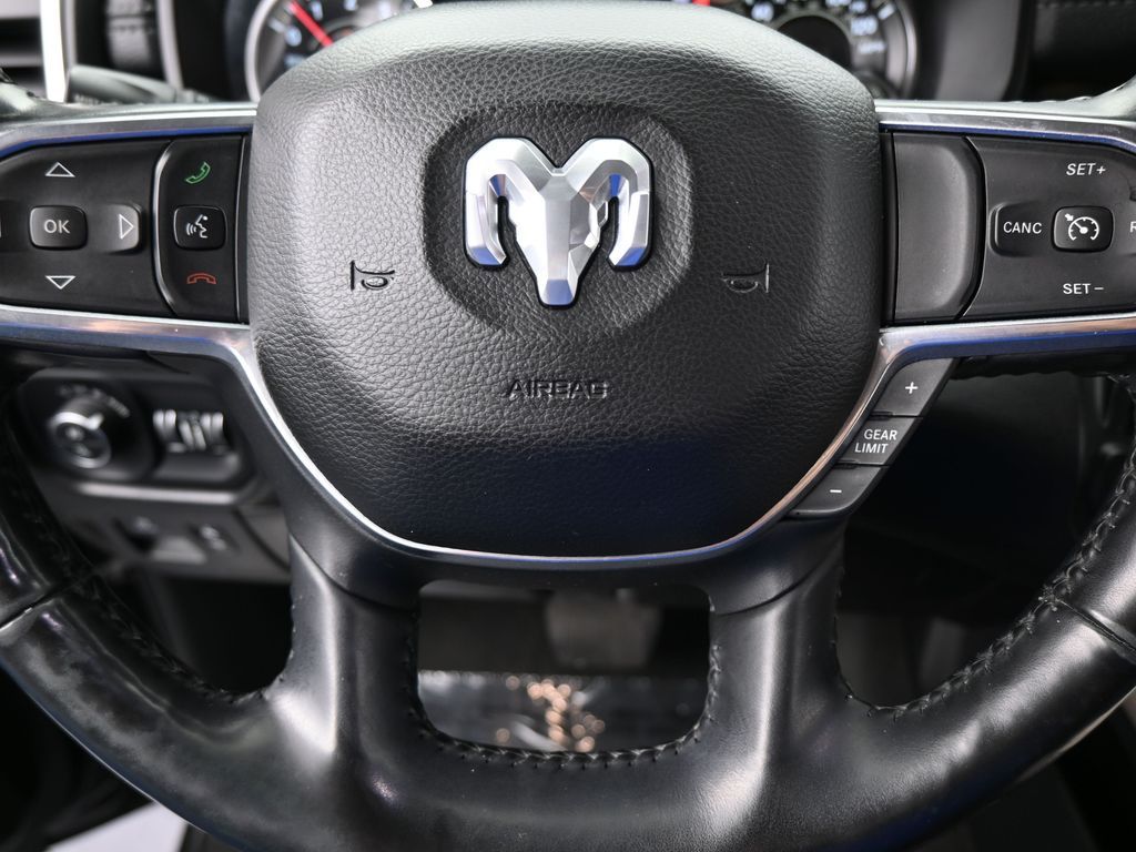 Used 2020 Diamond Black Crystal Pearlcoat Ram Laramie image 32