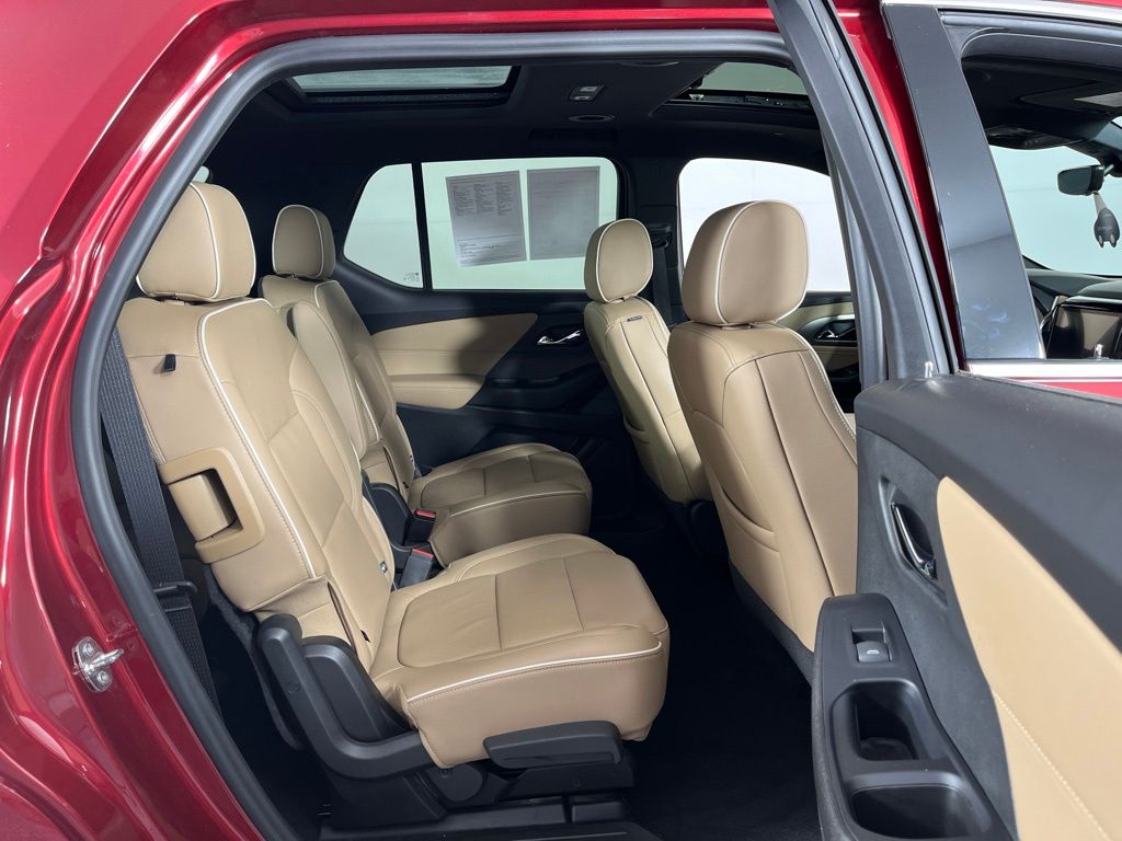 Thumbnail: 2022 Chevrolet Traverse - 10