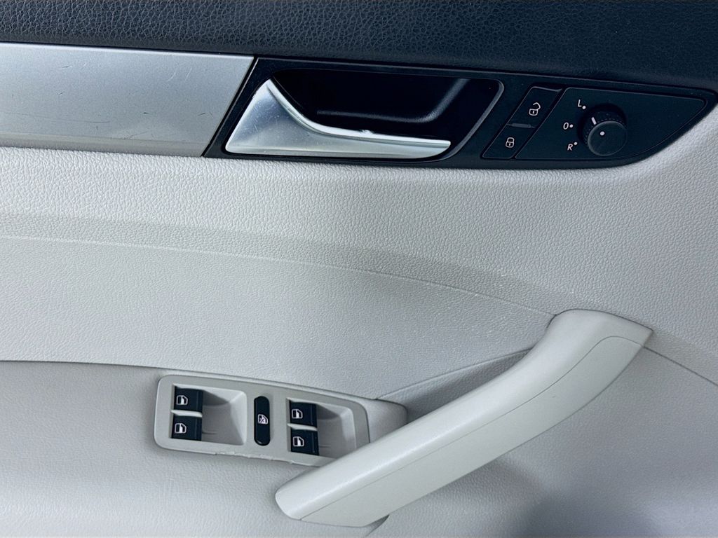 Used Car 2015 Volkswagen Passat  1.8t S For Sale Under $10,000 In Austin, Texas