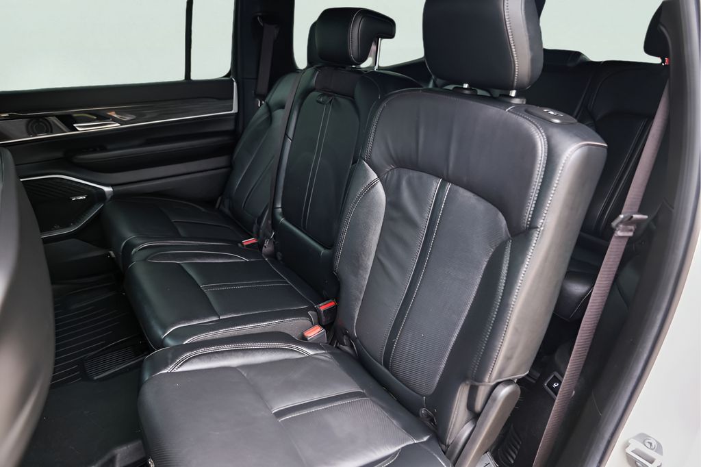 Used Car 2022 Jeep Wagoneer  Series Iii For Sale Under $50,000 In Austin, Texas