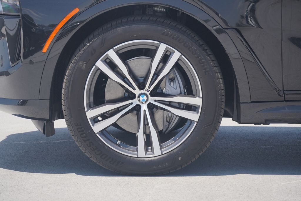 2025 BMW X7 xDrive40i 5