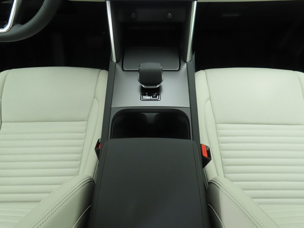 Thumbnail: 2024 Land Rover Discovery Sport - 16