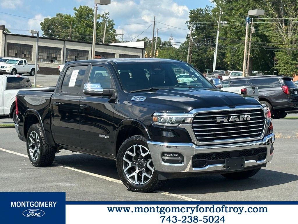 Diamond Black Crystal Pearlcoat 2025 RAM 1500 Pickup Truck Four-Wheel Drive 8-Speed Automatic