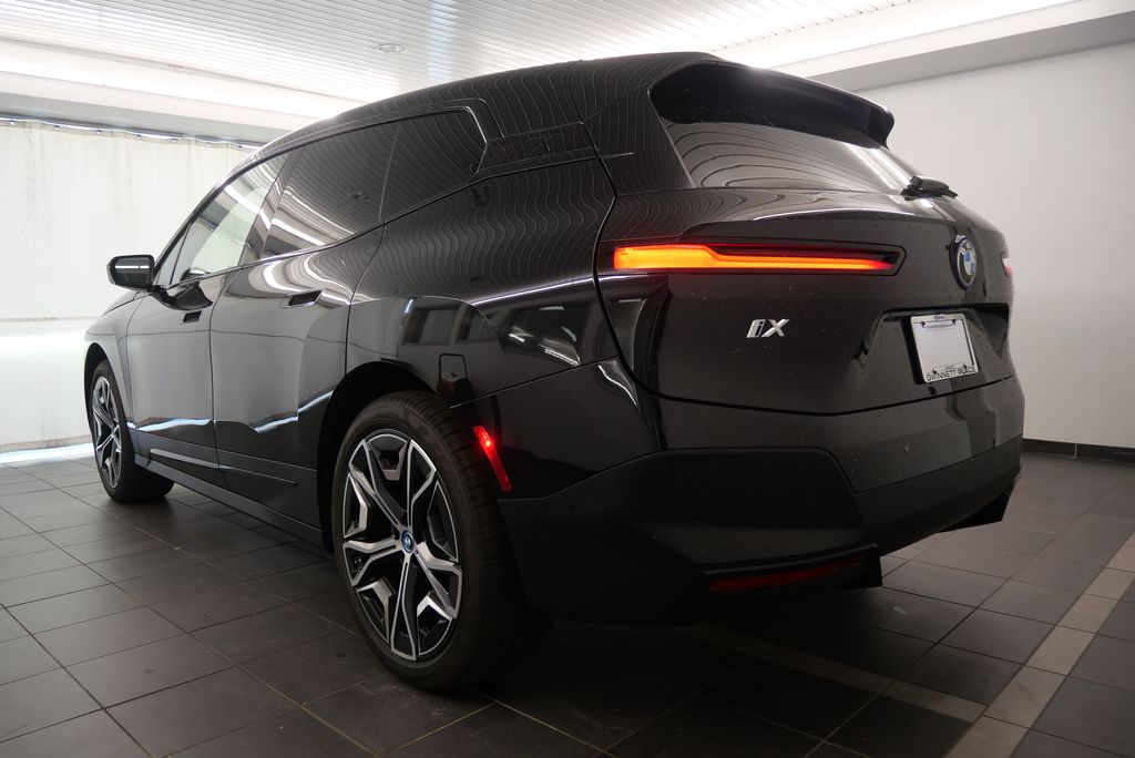 2025 BMW iX xDrive50 5
