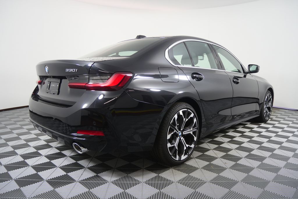 Thumbnail: 2025 BMW 3 Series - 3