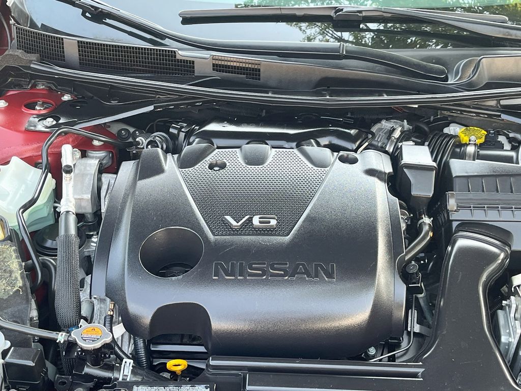 Used 2023 Red Nissan Platinum image 31