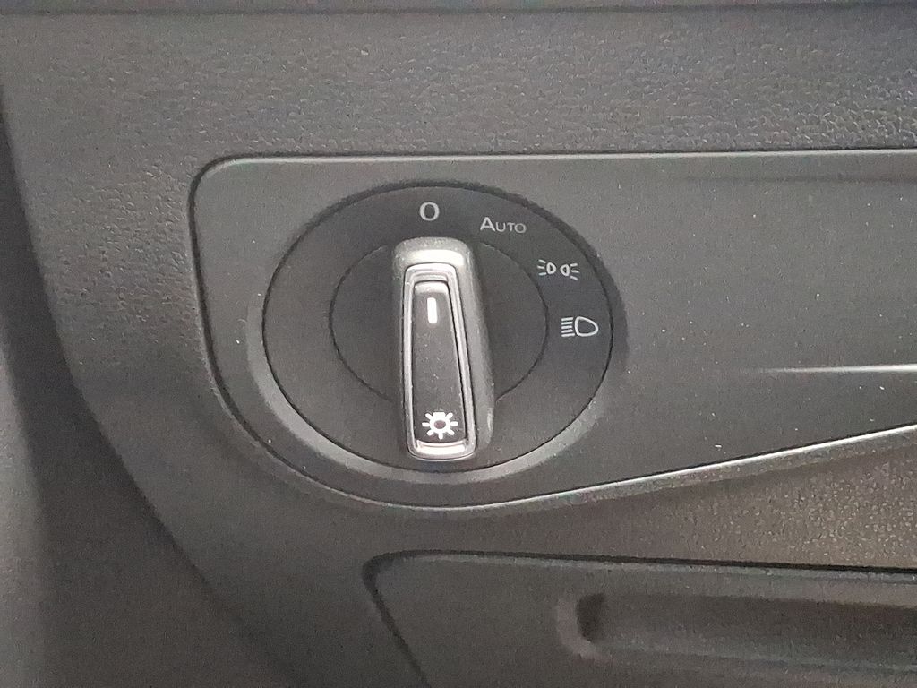 Thumbnail: 2021 Volkswagen Tiguan - 23