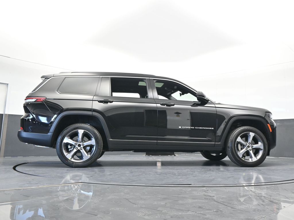 New 2026 Diamond Black Crystal Pearlcoat Jeep Limited image 59