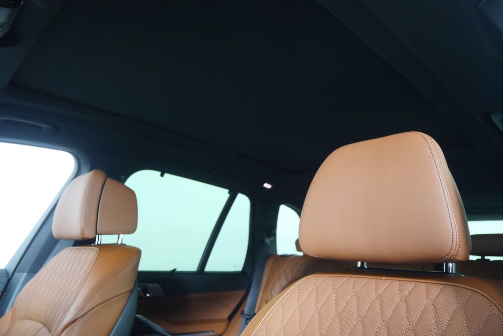 Thumbnail: 2026 BMW X5 - 12