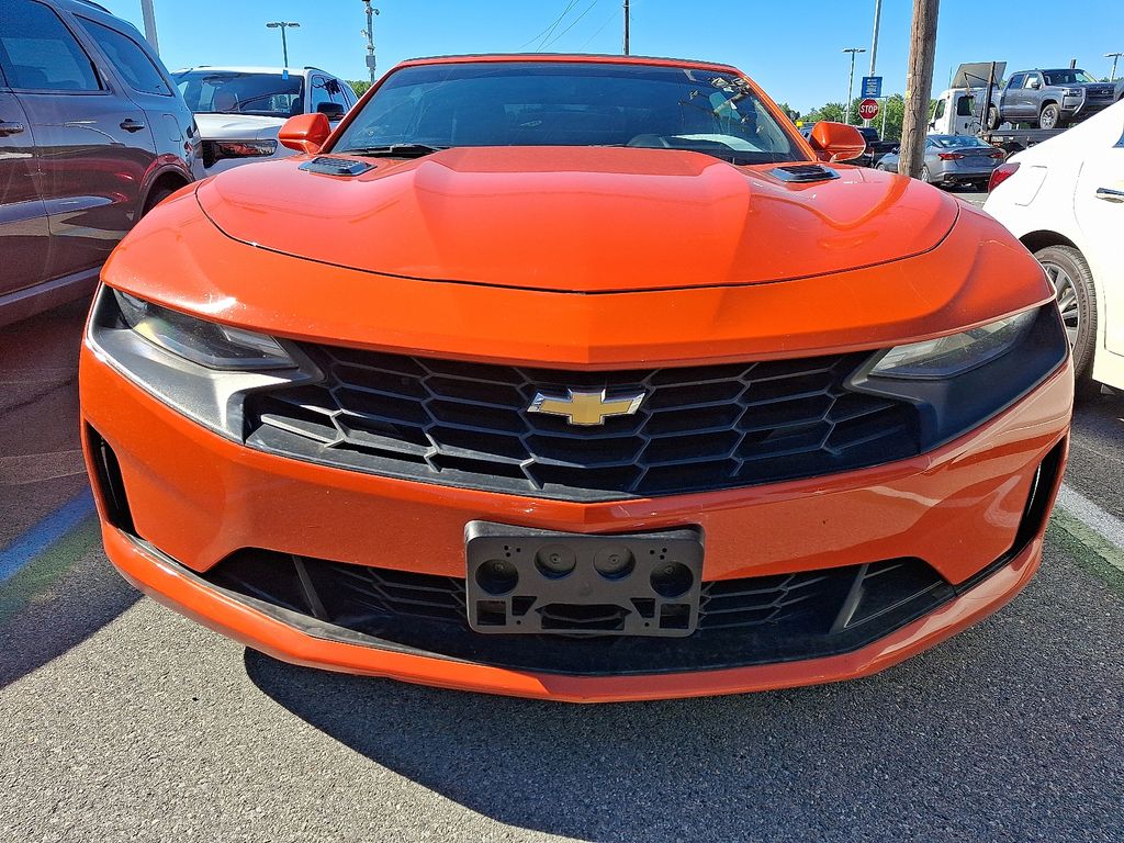 2019 Chevrolet Camaro — photo 2